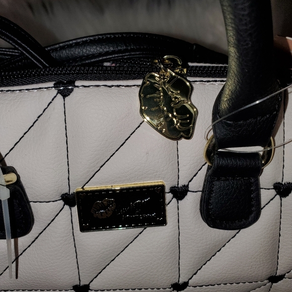 Betsey Johnson Black and White Heart Quilted Mini Bag - Picture 12 of 13